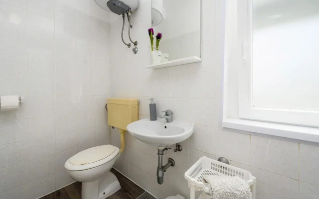 Stunning Home in Tar With Wifi and 0 Bedrooms