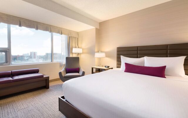 Coast Edmonton Plaza Hotel by APA