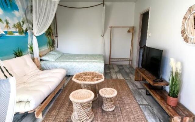 Happyhosts Beach House studio