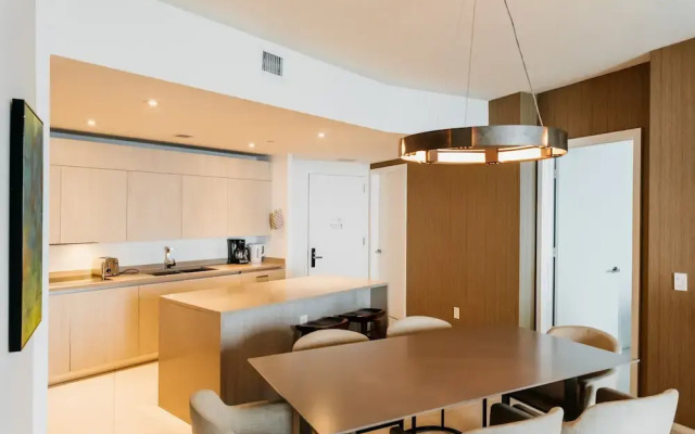 Luxury Condo with Spectacular Ocean View