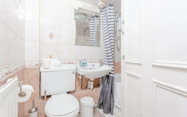 1 Bedroom Camden Apartment With Patio