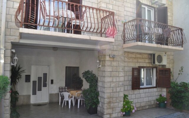 Apartments and Rooms Ljuba - 130 Meter From Sea