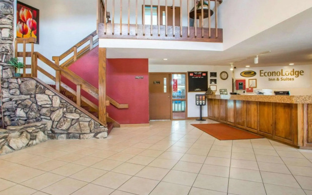 Econo Lodge Inn and Suites Stevens Point