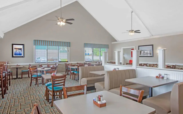 Days Inn by Wyndham Wilmington / University