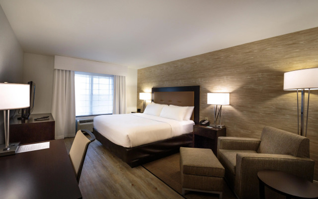 Holiday Inn Bloomington-Airport by IHG