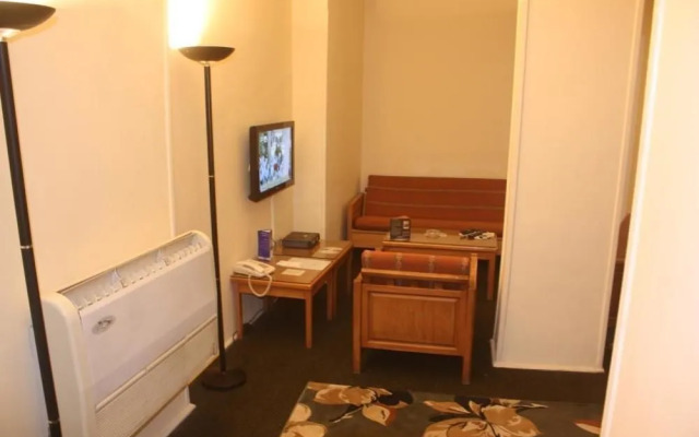 Trio Caroline Hotel