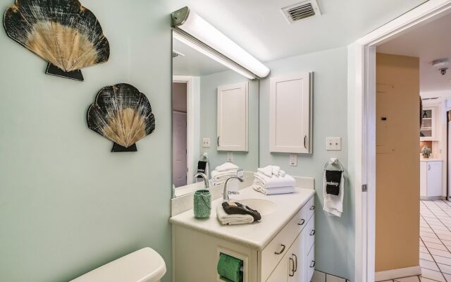 Inlet Reef 213 2 Bedroom Condo by RedAwning