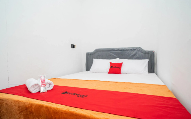 RedDoorz @ Aralia Harapan Indah