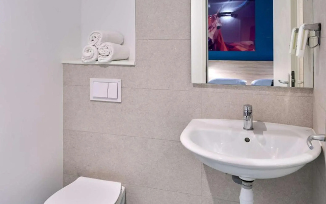 Hotel Kyriad Direct Moulins Sud
