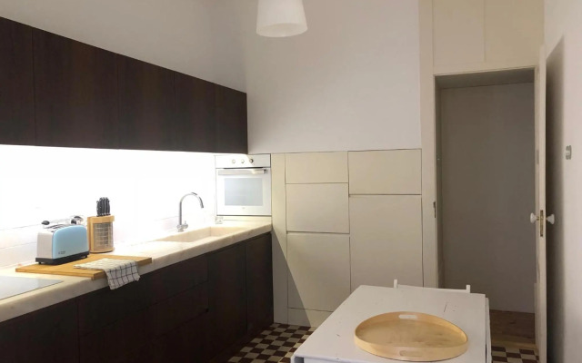 Rua Tenente Campos Rego, Ground Floor