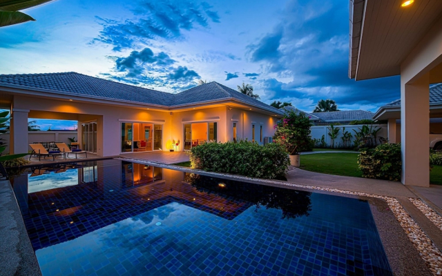 Tropical 4 Bedroom Pool Villa L21