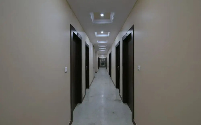 OYO 11923 Hotel Rajdhani Palace