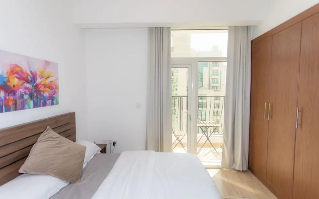 Travertine studio with stadium views