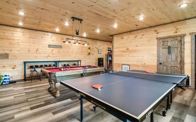 Tranquil Mountain Getaway By Ghosal Luxury Lodging