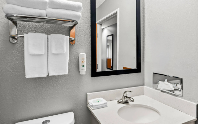 Quality Inn & Suites I-81 Exit 7