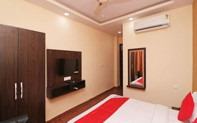 OYO 13483 Hotel Aradhya's