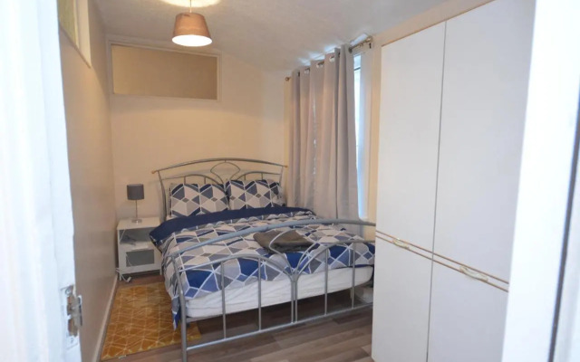 Cheerful 4 bedroom House in greater London