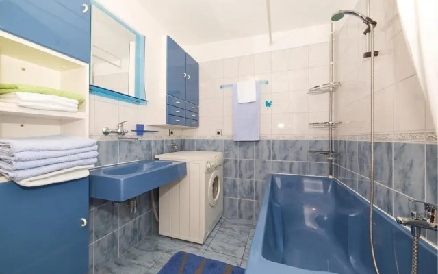Amazing Home in Kastel Gomilica With Wifi and 3 Bedrooms