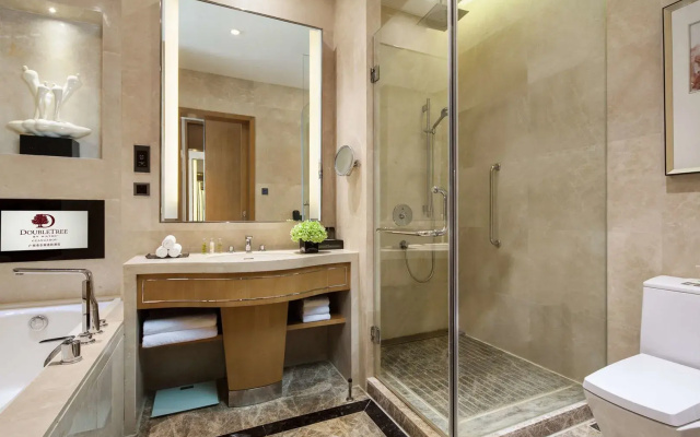 DoubleTree by Hilton Guangzhou-Free Shuttle Bus to Canton Fair Complex & Overseas Buyer Registration Services during Canton Fair Period
