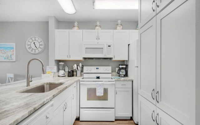 Seascape Lakefront Villas 128- Retreat Yourself