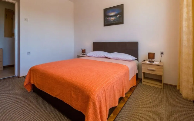 Apartment Mira