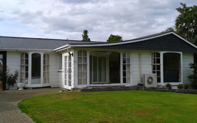 Te Anau Holiday Houses - Lakeside House