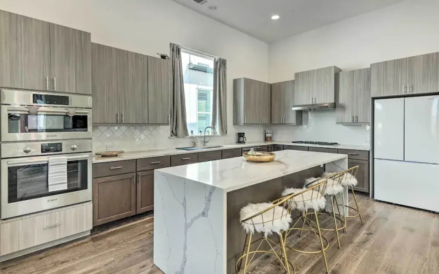 Luxurious & Spacious Austin Home ~ 8 Mi to Dtwn!