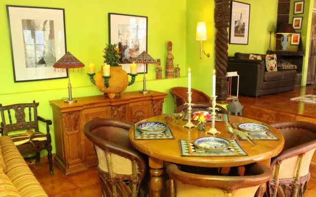 Casa Cinco Patios