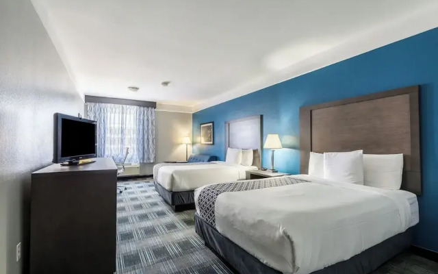 Platinum Inn & Suites Webster