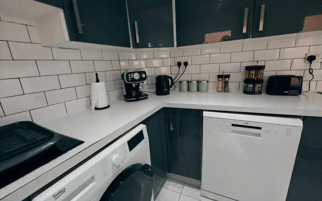 4BR Ravenhill Modern Home