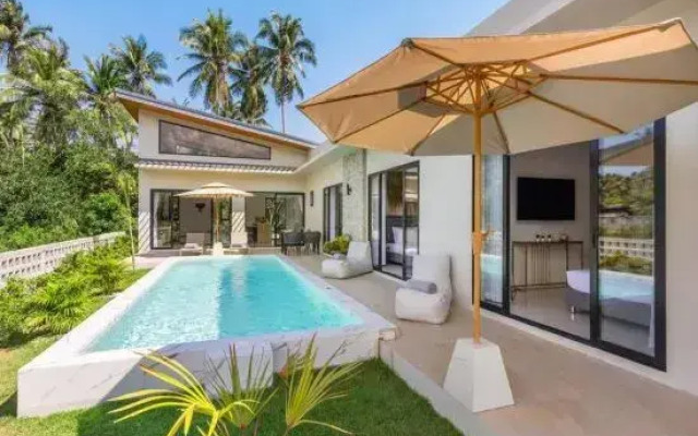 Private Pool Paradise: Sereniwood 3br