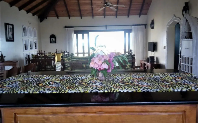 Blue Bay Cove, Penthouse 4