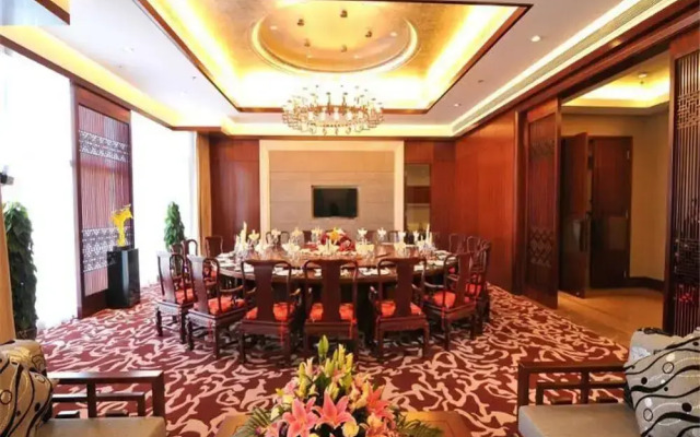 Soluxe Hotel