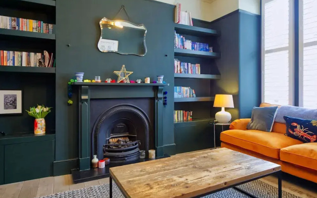 4 Bedroom House, Barnes