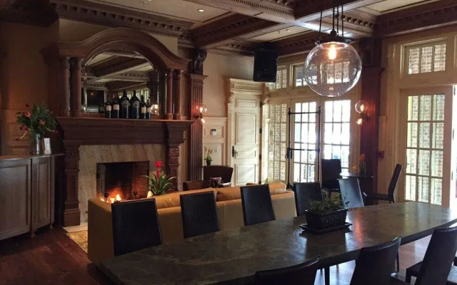 Ledson Hotel