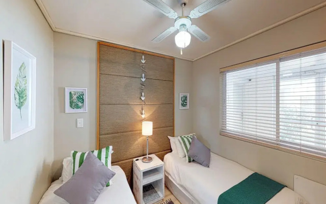 Luxury on the Beach, Lagoon Beach