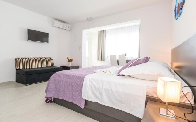 Stunning Home in Radovcici With Wifi and 4 Bedrooms