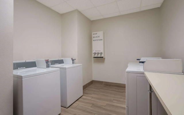 MainStay Suites Wilmington - University Area