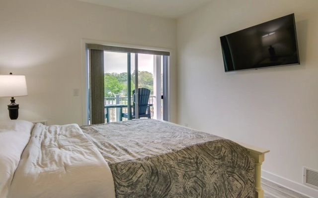 Creek Access & Balcony: Lewes Home Near Beaches