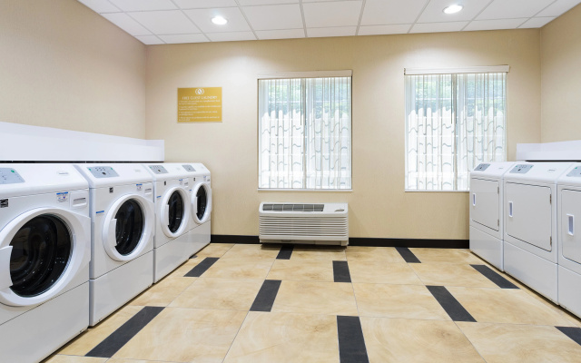 Candlewood Suites Grove City - Outlet Center by IHG