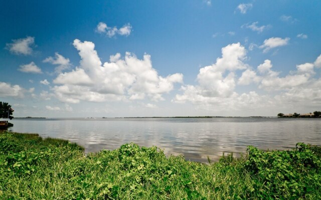 Runaway Bay Resort by BBG