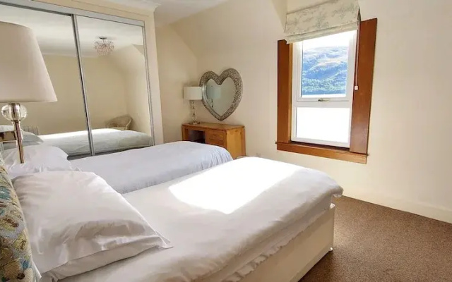 Loch Rannoch Highland Club Lochside Lodge 02