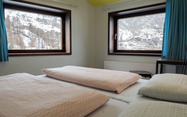 Youth Hostel Zermatt – Guest Rooms – Zermatt