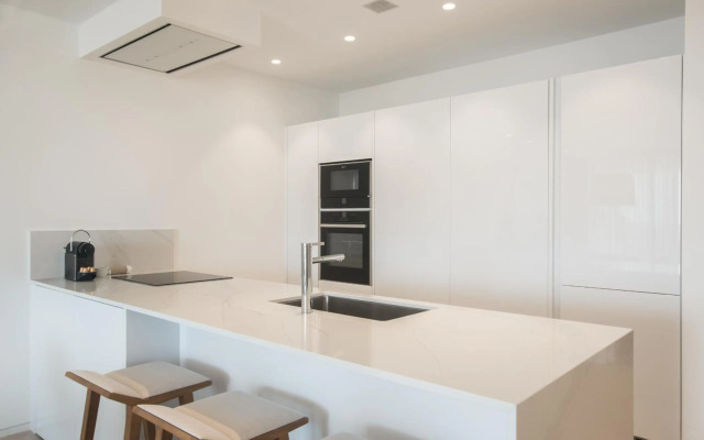 Infinity 1-2 LUXE PARTIAL SEA VIEW 2B