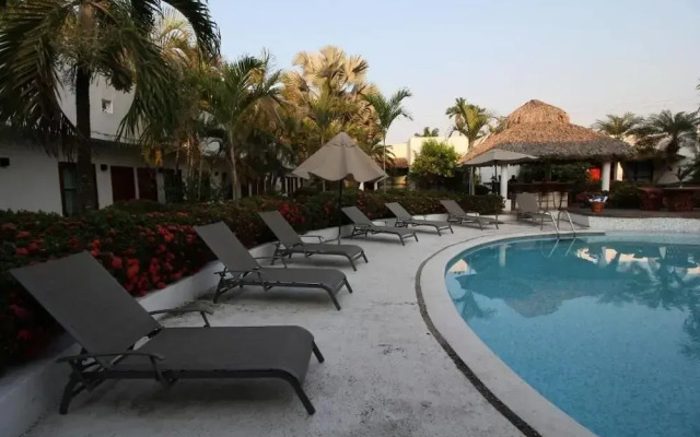 Hotel Villa Blanca Suites