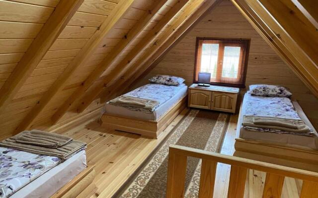 Еднофамилна дървена къщичка