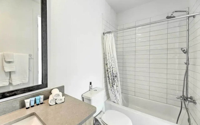 Luxurious & Spacious Austin Home ~ 8 Mi to Dtwn!