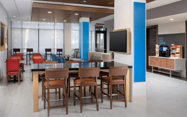Holiday Inn Express & Suites Kingsland I-95-Naval Base Area by IHG
