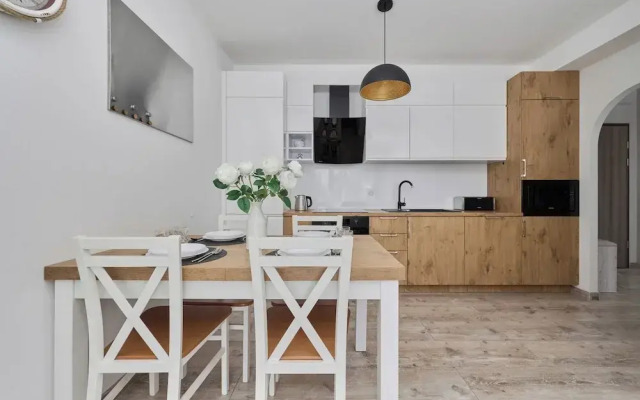 Spacious Apartment by Renters