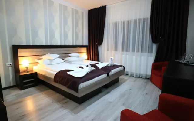 Riverside Hotel